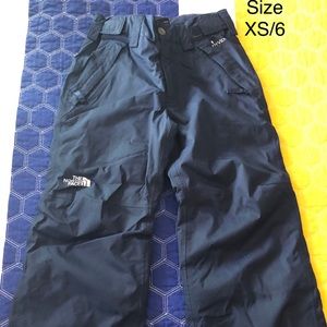 Little boy North Face snow pants: Size XS (6)